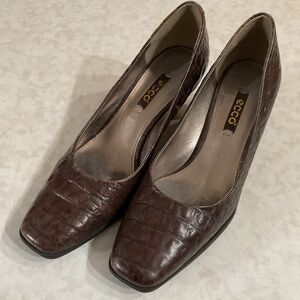 Ecco Women's Dark Brown Croc-Embossed Heels size 7